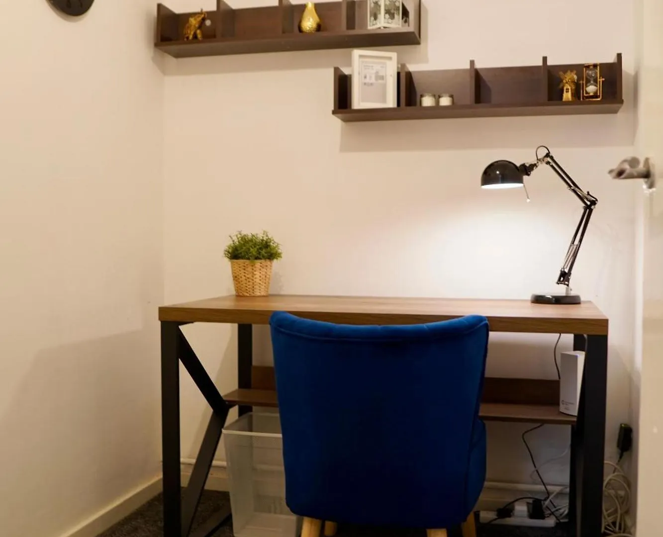 Spacious 1Bd Flat Near Central London, Office, Smart Tv London