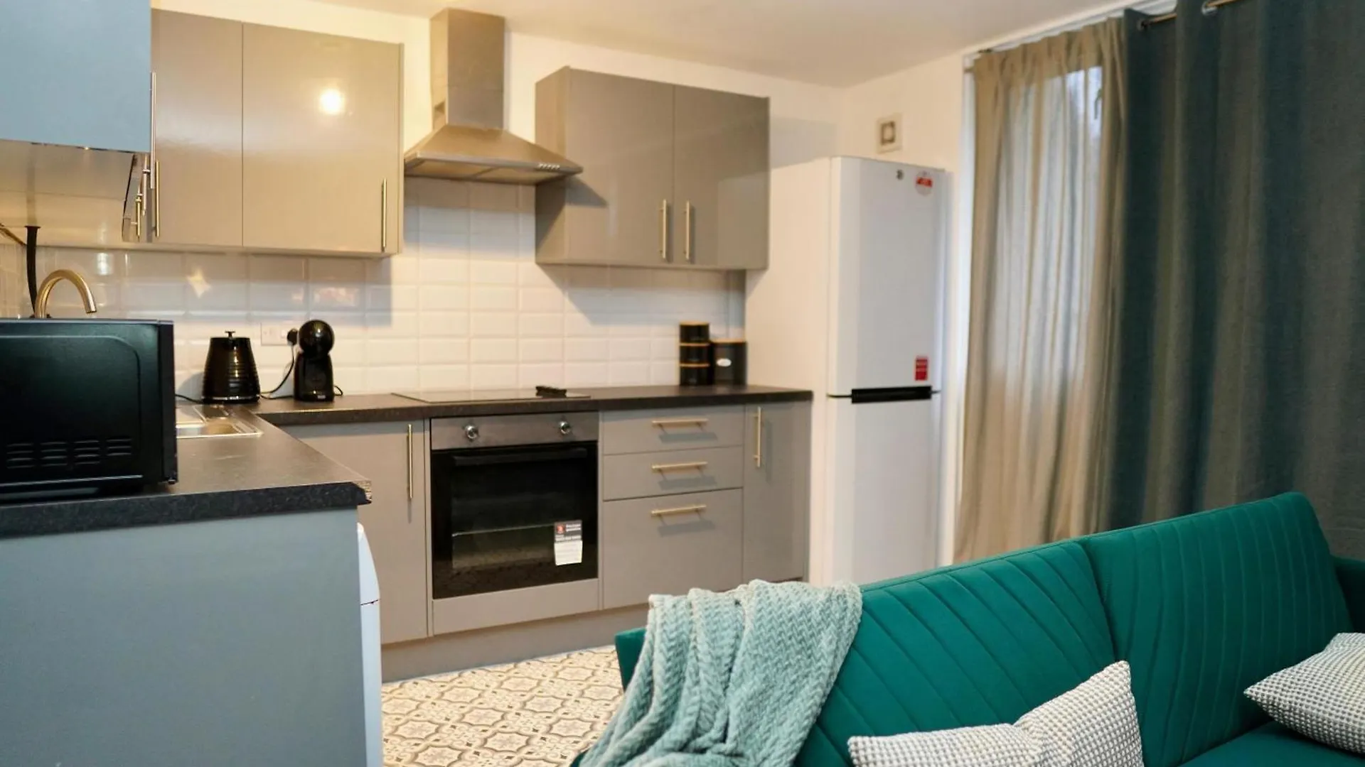 Spacious 1Bd Flat Near Central London, Office, Smart Tv 0*, London United Kingdom