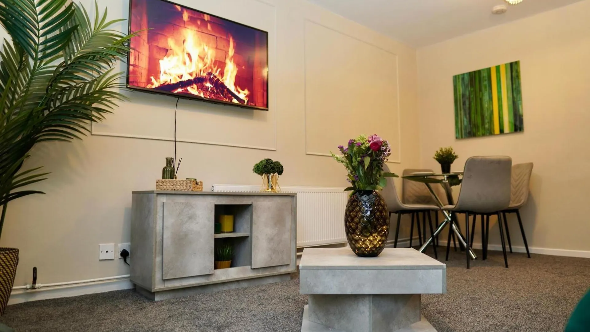Spacious 1Bd Flat Near Central London, Office, Smart Tv location