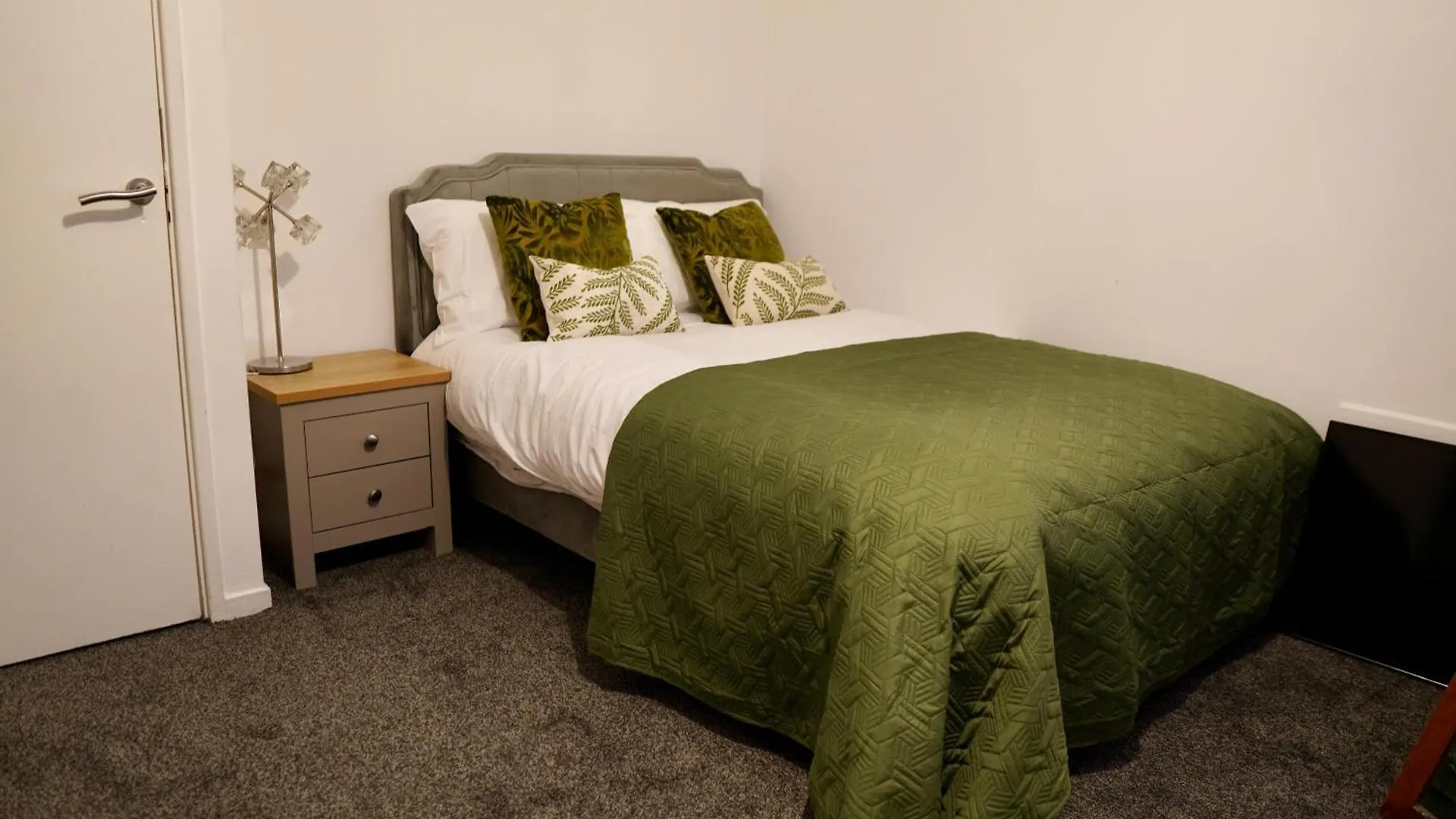 Spacious 1Bd Flat Near Central London, Office, Smart Tv Λονδίνο
